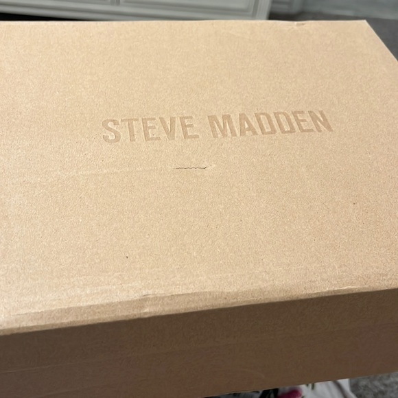 Brand NWT in box Steve Madden Pink braided sandals - Picture 2 of 8